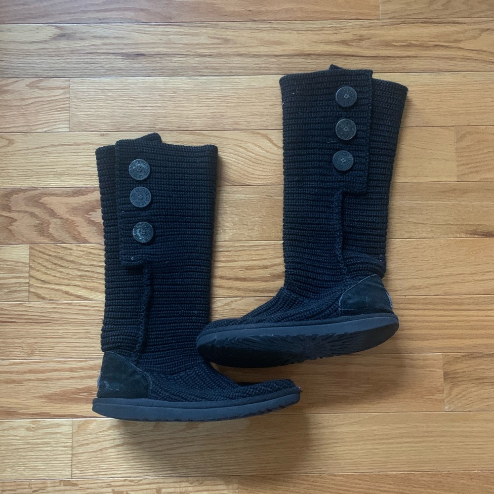 UGG Classic Knit Triple Cardy Button Boots (Black)